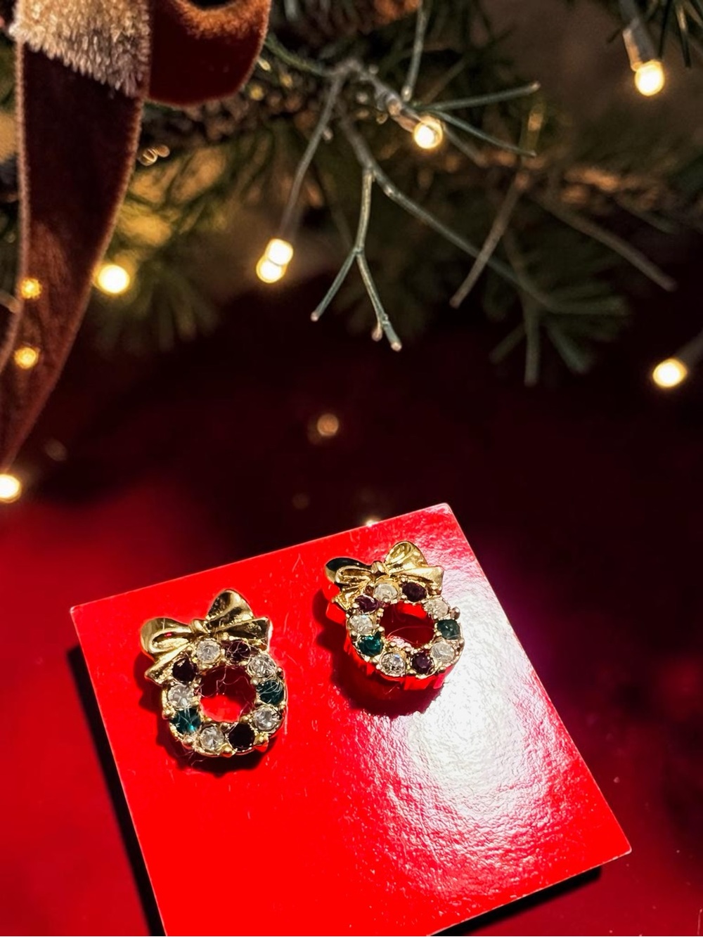 Avon Sparkling Wreath Christmas Stud Earrings – New Old Stock